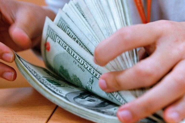 Dólar blue hoy, dólar hoy: a cuánto cotizan el martes 22 de agosto