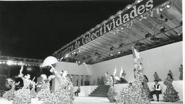 1985 Colectividades Rosario Escenario. Archivo La Capital