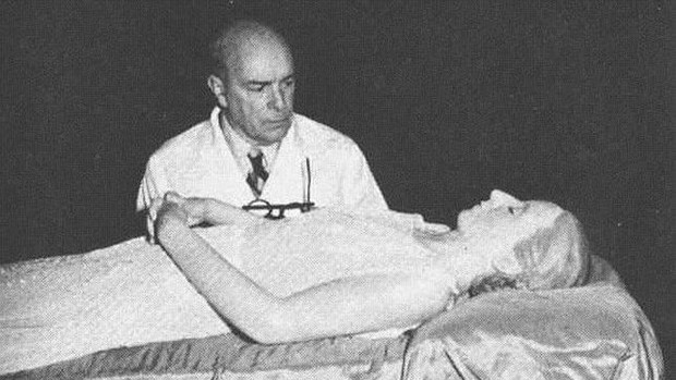 19551122 – EVA PERÓN. El golpista Pedro Aramburu ordena a Carlos Moori Koenig, jefe de Inteligencia del Ejército, secuestrar los restos de Maria Eva Duarte de Perón