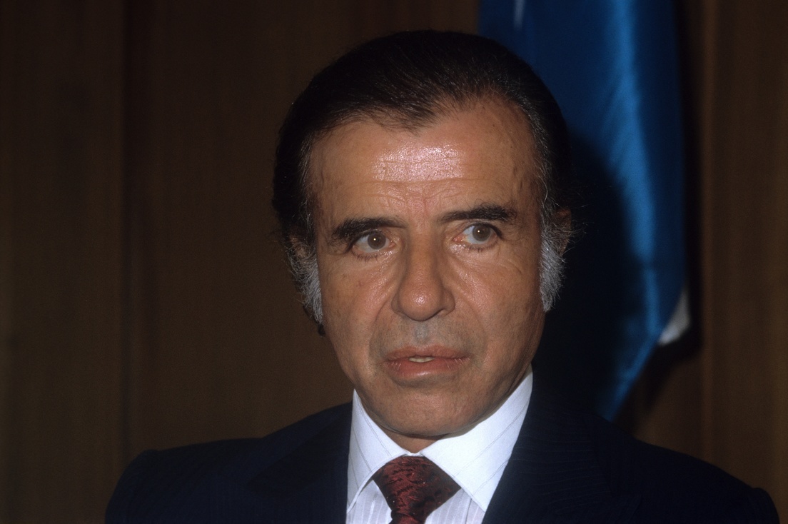 CARLOS SAUL MENEM. En su gestión se impulsó la concentración, la centralización del capital y la extranjerización de la economía. Neoliberalismo