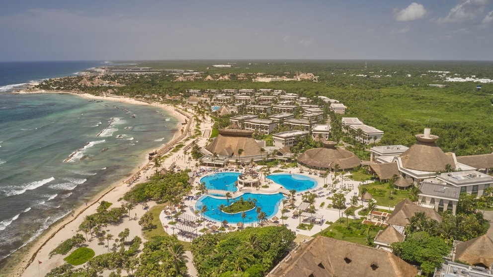 2024 TURISMO Tulum una de las joyas del Caribe mexicano imagen de las playas que se encuentran frente al complejo de hoteles All Inclusive Bahía Príncipe