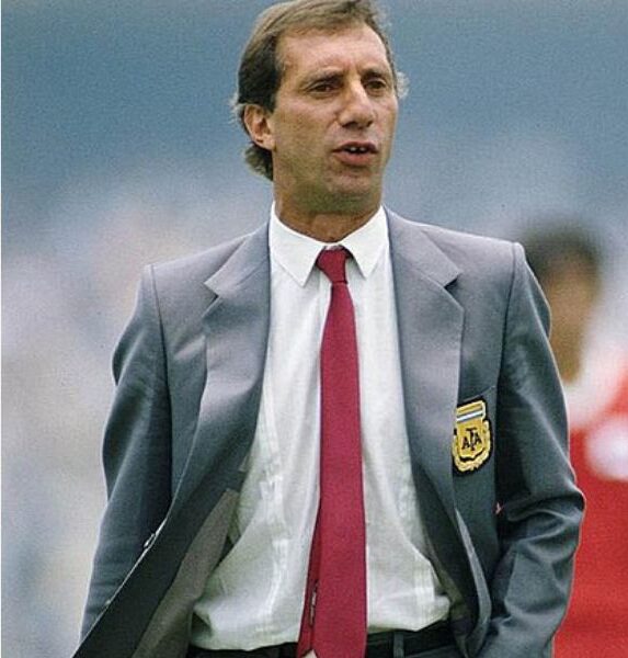 19830224 CARLOS S. BILARDO. El médico y entrenador asume la dirección técnica de la selección argentina de fútbol, con la que ganó el Mundial de México ‘86 y fue subcampeón en el de Italia ‘90.