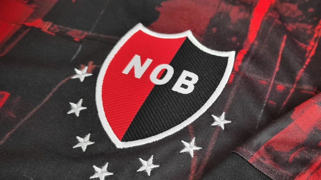 1 de febrero newells escudo remera
