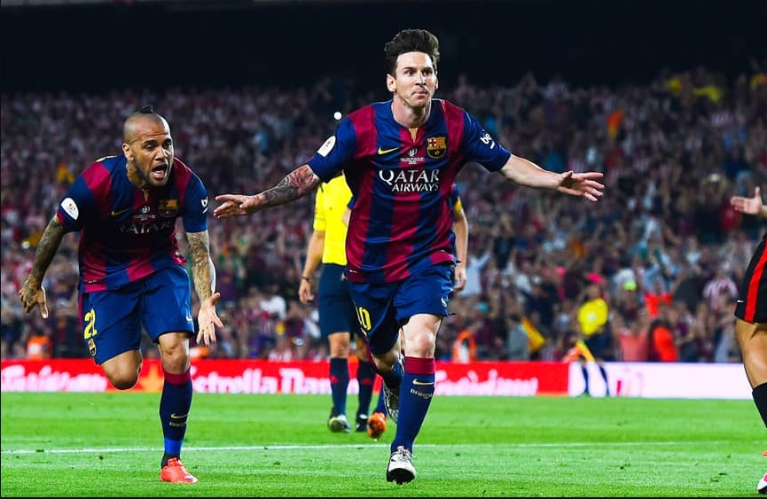 2005001 LIONEL MESSI convierte su primer gol oficial con la camiseta del Barcelona español Fue en la victoria del equipo blaugrana como local ante el Albacete por 2 a 0 con una definición exquisita de La pulga