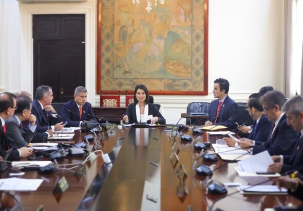 Perú: Gobierno de Keiko Fujimori pide facultades legislativas